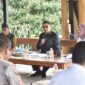 Wakil Ketua Komisi X DPR Dede Yusuf saat memimpin Tim Kunspek Komisi X DPR Rapat dengan Pemda Kabupaten Bandung serta para pelaku sektor Pariwisata di Rengganis Suspension Bridge, Kabupaten Bandung, Jabar, Senin (28/11/2022)