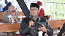 Anggota Komisi X DPR RI Fraksi PKS, Fahmy Alaydroes saat mengikuti Rapat dengan Pemda Kabupaten Bandung serta para pelaku sektor Pariwisata di Rengganis Suspension Bridge, Kabupaten Bandung, Jabar, Senin (28/11/2022)