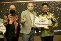 Bupati Bandung Dadang Supriatna Menerima penghargaan Jaminan Sosial Ketenagakertaan atau Paritrana Award 2021 untuk kategori Pemda. Selain Kabupaten Bandung penerima penghargaan lain adalah Kabupaten Sukabumi, dan Kota Depok. 