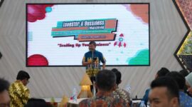 Bupati Garut, Rudy Gunawan membuka secara resmi acara Investor & Business Matching antara pelaku Industri Kecil Menengah (IKM) dan start up di Kabupaten Garut dengan para calon investor di Gedung Pendopo, Kecamatan Garut Kota, Kabupaten Garut, Sabtu (10/12/2022). 