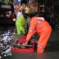 Berbagai cara Pemkot Bandung dalam penanganan Banjir di Gedebage, Mulai dari pengerukan saluran air di samping pasar, pemeliharaan berupa pengerukan di Sungai Cipamulihan dengan alat berat, penyedotan dengan menggunakan rumah pompa, serta pembersihan tali-tali air yang tersumbat.