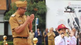Penampilan Kafiya Kiasatina Risyadi siswi SDN 7 seorang anak perempuan yang menampilkan borangan atau bodor sorangan di samping Wakil Bupati (Wabup) Garut dr. Helmi Budiman serta peserta apel gabungan. Senin 12/12/2022.