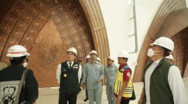 Infobandungnews- Pembangunan Masjid Al Jabbar ditargetkan selesai 100 persen dalam 10 hari ke depan dan langsung diresmikan. 