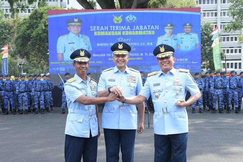 Danseskoau Marsda TNI Minggit Tribowo, S.I.P., menghadiri Upacara Serah Terima Jabatan Komandan Komando Pemeriharaan Material Angkatan Udara (Sertijab Dankoharmatau) dari Marsda TNI Eddy Supriyono, S.E., M.M., kepada Marsda TNI Bambang Triono, M.Tr (Han).,di Lapangan Makoharmatau, Bandung, Jawa Barat. Rabu (21/12/2022).