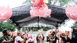 Bupati Garut Rudy Gunawan resmi buka FEDAS (Festival Kuliner Pedas) Garut Tahun 2022, di Alun-Alun Garut, Kecamatan Garut Kota, Kabupaten Garut, Jumat (23/12/2022).