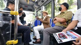 Gubernur Jawa Barat Ridwan Kamil, Angkutan massal di kawasan Bandung Raya mulai dioperasikan secara aktif per hari  Sabtu (24/12/2022). 