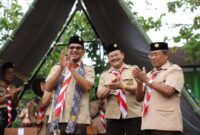 dr. Helmi Budiman, membuka resmi Acara Kursus Pembina Pramuka Mahir Tingkat Dasar (KMD) VI Racana Wiyata Mandala Insitut Pendidikan Indonesia (IPI) Garut Tahun 2022 yang diselenggarakan di Bumi Perkemahan Wiyata Mandala SMKN 4 Garut, Sabtu (24/12/2022).