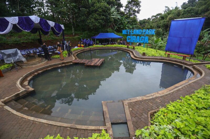 Wali Kota Bandung, Yana Mulyana meresmikan Kolam Retensi Ciraga Wetland Park di Kecamatan Cibiru, Selasa 27 Desember 2022.