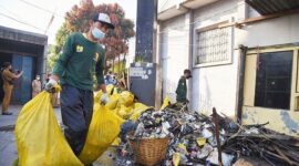 Foto Ilustrasi - Salah satu Tempat Pelelolaan Sampah TPS 3R di Kabupaten Bandung. Rasio setiap orang menghasilkan 0,5 kilogram sampah per hari, maka setiap hari sampah yang dihasilkan di Kabupaten Bandung sebanyak 1.280 ton.