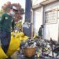 Foto Ilustrasi - Salah satu Tempat Pelelolaan Sampah TPS 3R di Kabupaten Bandung. Rasio setiap orang menghasilkan 0,5 kilogram sampah per hari, maka setiap hari sampah yang dihasilkan di Kabupaten Bandung sebanyak 1.280 ton.
