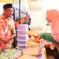 Wabup Garut dr. Helmi Budiman secara resmi me-launching Pojok Pangan Desa (Lumbung Pangan) yang berlokasi di Desa Sukamurni, Kabupaten Garut, Selasa (27/12/2022). Helmi menilai, kegiatan ini merupakan kegiatan yang luar biasa dan bisa membantu meningkatkan perekonomian masyarakat.