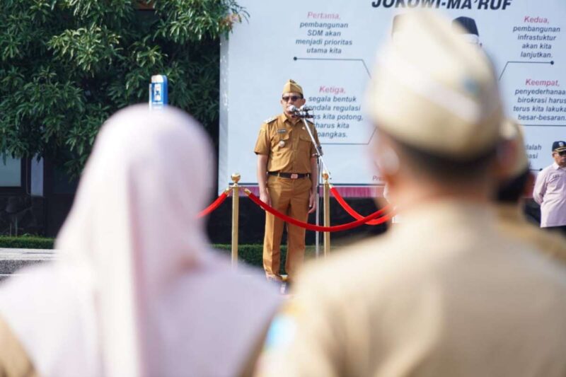 Wakil Bupati (Wabup) Garut dr. Helmi Budiman mengingatkan jajarannya untuk senantiasa waspada terhadap makanan-makanan berbahaya. Hal ini disampaikannya saat memimpin Apel Gabungan Terbatas, di Lapang Sekretariat Daerah (Setda) Garut, Kabupaten Garut, Senin (16/1/2023).