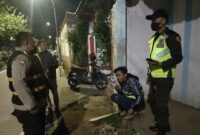 langkah antisipasi dan meminimalisir tindak kejahatan serta sebagai gerakan untuk memberikan rasa aman dan nyaman , Masyarakat pun secara bergotong royong melakukan siskamling hingga di jalan terkecil seperti gang. 