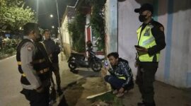 langkah antisipasi dan meminimalisir tindak kejahatan serta sebagai gerakan untuk memberikan rasa aman dan nyaman , Masyarakat pun secara bergotong royong melakukan siskamling hingga di jalan terkecil seperti gang. 