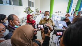 Wali Kota Bandung, Yana Mulyana Mendukung peraturan daerah (Perda) terkait Lesbian, Gay, Biseksual dan Transgender (LGBT)
