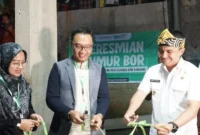 Wakil Bupati Bandung H Sahrul Gunawan didampingi Dea Sunarwan (Indonesia Beramal Sholeh) meresmikan Sumber Air Bersih (SAB) . Desa Kanayakan Paseh, Rabu 18 Januari 2023.