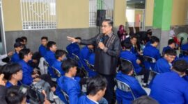 Wakil Ketua Komisi X DPR-RI Dede Yusuf Macan Effendi saat memberikan kuliah umum di Universitas Sali Al-Aitam (Unisal) Jl Ciganitri, Bojongsoang, Kabupaten Bandung. Jumat (20/1/2023).