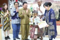 Caesar Archangels Hendrik Meo Tnunay alias Nono yang baru saja meraih juara 1 kompetisi matematika bergengsi dari Amerika Serikat menerima penghargaan dan apresiasi dari Gubernur NTT Kupang, Viktor Bungtilu Laiskodat