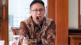 Menteri Kesehatan Budi Gunadi Sadikin menyatakan masyarakat tidak perlu menggunakan masker di ruang terbuka bila merasa sehat setelah pencabutan Pemberlakukan Pembatasan Kegiatan Masyarakat (PPKM).