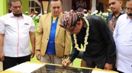 Wakil Bupati (Wabup) Garut dr. Helmi Budiman meresmikan SMK MART yang merupakan media belajar bagi para siswa di SMK Mekarmukti, berlokasi di Desa Cijayana, Kabupaten Garut, Jum'at (3/2/2023).