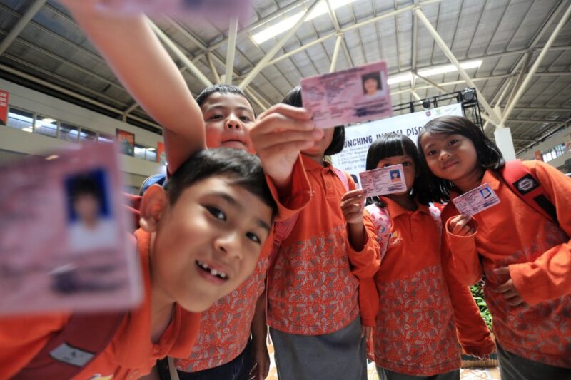 Kepala Dinas Kependudukan dan Catatan Sipil (Disdukcapil) Kota Bandung, Tatang Muchtar, Program ini, untuk merangsang penerbitan KIA melalui sponsor dari berbagai perusahaan untuk memberikan diskon kepada anak-anak pemilik KIA.Senin 13 Februari 2023.