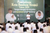 Wali Kota Bandung, Yana Mulyana Membuka Kegiatan Kota Bandung Mengaji, di Masjid Al Ukhuwah, Jalan Wastukancana, Rabu 15 Februari 2023. Pemerintah Kota (Pemkot) Bandung kembali menggelar kegiatan Kota Bandung Mengaji Tahun 2023. 