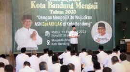 Wali Kota Bandung, Yana Mulyana Membuka Kegiatan Kota Bandung Mengaji, di Masjid Al Ukhuwah, Jalan Wastukancana, Rabu 15 Februari 2023. Pemerintah Kota (Pemkot) Bandung kembali menggelar kegiatan Kota Bandung Mengaji Tahun 2023. 