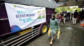 Operasi Pasar Beras Medium di tiga kecamatan, yakni Kecamatan Cibiru, Ujungberung, dan Cidadap, Kamis 16 Februari 2023.