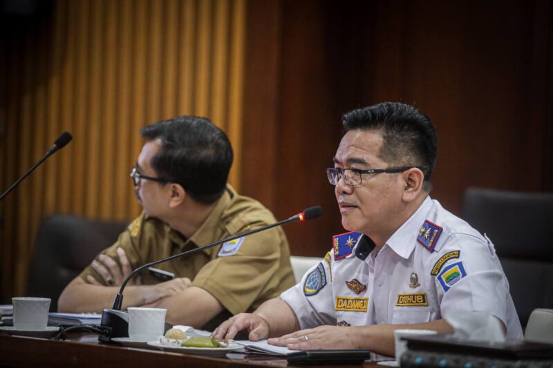 Kepala Dinas Perhubungan Kota Bandung, Dadang Darmawan menyebut, kereta api disel yang saat ini menjadi transportasi publik rute Padalarang - Bandung - Cicalengka ke depan dikonversi menjadi KRL.