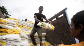 Pemerintah Kota (Pemkot) Bandung menambah stok beras yang dijual di masing-masing titik menjadi 20 ton dalam Operasi Pasar Beras Medium. Lokasinya kali ini berada di Kecamatan Antapani, Kiaracondong, Bandung Kidul, dan Cibiru. Berbeda dengan hari-hari sebelumnya.