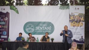 Foto Agung Fatwa Narasumber Kelas Menggali Potensi di Cafe Teras Sentani Kabupaten Bandung