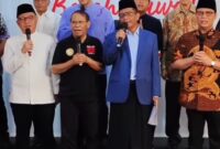 Dede Yusuf Macan Effendi, Wakil ketua Komisi X DPR dan ketua Wantim (Dewan Pertimbangan) DPD Partai Demokrat Jabar shalawatan dengan para tokoh nasional dalam acara yang bertajuk Bershalawat Mendinginkan Suhu Politik 2023. Pondok Bambu 13 Februari 2023