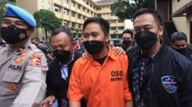 Majelis hakim Pengadilan Tinggi (PT) Bandung memperberat hukuman Doni Salmanan menjadi 8 tahun penjara. Hakim juga menyatakan Doni Salmanan terbukti melakukan tindak pidana pencucian uang (TPPU).