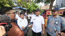 Sekretaris Daerah (Sekda) Kota Bandung, Ema Sumarna : Pemkot Bandung akan menghibahkan lahan seluas 1500 meter persegi untuk mendukung pembangunan Flyover Nurtanio yang menghubungkan Jalan Abdurahman Saleh-Garuda atau kawasan Nurtanio.Rabu 8 Maret 2023.