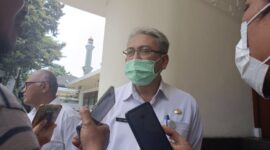 Kepala Dinas Lingkungan Hidup dan Kebersihan (DLHK) Kota Bandung, Dudy Prayudi : Untuk menekan jumlah sampah yang menumpuk di tempat pembuangan akhir (TPA), Pemerintah Kota (Pemkot) Bandung kembali mengkaji ulang kebutuhan pembangunan Pembangkit Listrik Tenaga Sampah (PLTSa). Rabu, 8 Maret 2023