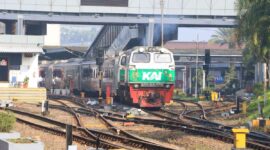 PT Kereta Api Indonesia (KAI) Daerah Operasi (Daop) 2 Bandung mengoperasikan dua kereta api tambahan untuk melayani masa angkutan Lebaran periode keberangkatan 12-30 April 2023. 