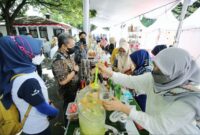 Jelang Ramadhan Pemkot Bandung kembali gelar Operasi Pasar Murah. Operasi pasar murah kebutuhan pokok masyarakat tersebut akan menyasar di 30 kecamatan di Kota Bandung.