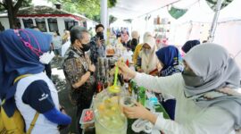 Jelang Ramadhan Pemkot Bandung kembali gelar Operasi Pasar Murah. Operasi pasar murah kebutuhan pokok masyarakat tersebut akan menyasar di 30 kecamatan di Kota Bandung.