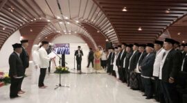 Gubernur Jawa Barat Ridwan Kamil melantik 174 pengurus Masjid Raya Al Jabbar masa bakti 2023-2024. Senin (20/3/2023).