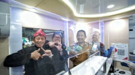 Walikota Bandung Yana Mulyana : dengan dimajukannya cuti bersama oleh Pemerintah Pusat, kami dari Pemerintah Kota mengimbau kepada yang berkewajiban memberi THR agar memberikannya lebih cepat.  Senin 27 Maret 2023.