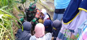 Foto Kebersamaan Danki Sektor 6 Citarum Harum Pelda Dadik Manam Pohon Bersama Anak Pesantren dan Brotherhood Indonesia