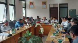Kelompok Warga Pedagang Pasar (Kewappa) Banjaran beraudiensi dengan Komisi B DPRD Kabupaten Bandung, mereka menolak revitalisasi Pasar Banjaran, karena dianggap akan merugikan para pedagang.