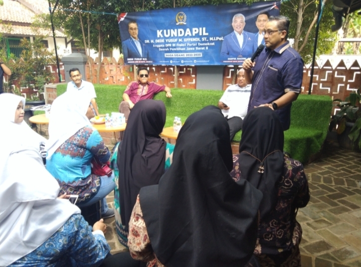 Kunjungan daerah pemilihan (Kundapil) kali ini dilakukan Dede Yusuf di rumah aspirasi. Pesertanya puluhan emak-emak sekitar Baleendah, Kabupaten Bandung. Baleendah Jum'at 17 Maret 2023.