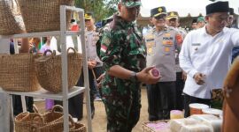 1000 Paket diaediakan pada Pasar murah yang digelar dalam rangkaian acara Kolaboratif Kodam III Siliwangi bersama Polda Jabar, Pemprov Jabar, Pelaku Usaha dan intansi lainnya temasuk Citarum Harum Sektor 18. Karawang, Sabtu (4/3/2023).