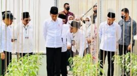 Presiden Joko Widodo mengapresiasi Pondok Pesantren Al Ittifaq Rancabali Kabupaten Bandung yang telah sukses mengembangkan usaha agrobisnis. Senin (6/3/2023).