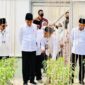 Presiden Joko Widodo mengapresiasi Pondok Pesantren Al Ittifaq Rancabali Kabupaten Bandung yang telah sukses mengembangkan usaha agrobisnis. Senin (6/3/2023).