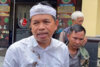 Dedi Mulyadi Dampingi Mang Uprit yang diperiksa Polresta Bandung dan memastikan kalau apa yang dilakukan Mang Uprit bukan sebagai provokator melainkan terprovokasi. Kamis (9/3/2023).