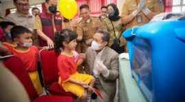 Memasuki hari kedua sub Pekan Imunisasi Nasional (PIN) Polio, Kota Bandung diprediksi mencapai target sasaran 180.075 balita. Hal tersebut disampaikan Wali Kota Bandung, Yana Mulyana saat mengunjungi sub PIN polio di PG-TK Slamet Riyadi 1, Selasa 4 April 2023.