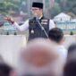 Gubernur Jawa Barat M Ridwan Kamil seusai memimpin Apel Pagi ASN pada hari pertama pasca libur Lebaran 2023, di Halaman Gedung Sate, Kota Bandung, Rabu (26/4/2024). (Ant/HO-Humas Pemda Jawa Barat.)