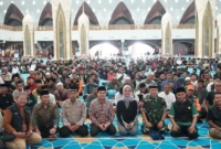 Wakil Bupati Bandung H Sahrul Gunawan (tengah) dan jajaran forkopimda Jabar  berfoto bersama dengan para peserta IDA Camp 3 untuk 1000 Marbot Muda se - Jawa Barat. Al Jabbar selasa (11/4/2023)